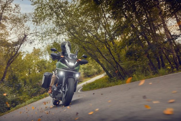 Honda-NC750X-Curva-com-acessorios