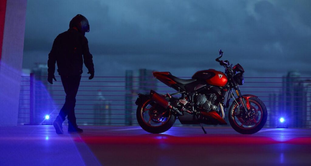 1200-L-triumph-trident-800-2026-ce-roadster-mid-size-joue-dans-la-cour-des-grands