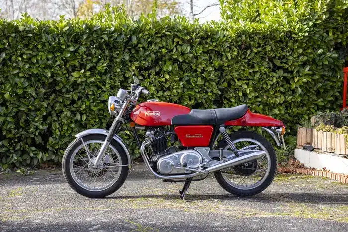Norton Commando 750 Fastback