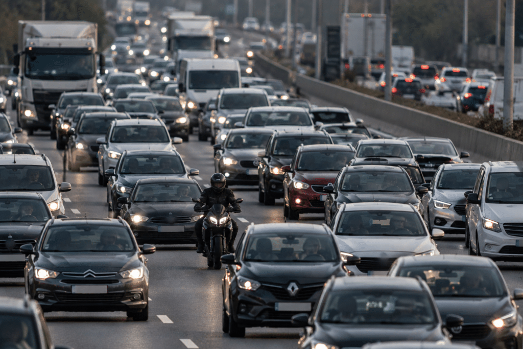 prise légèrement en hauteur d’un grand axe routier français très fréquenté